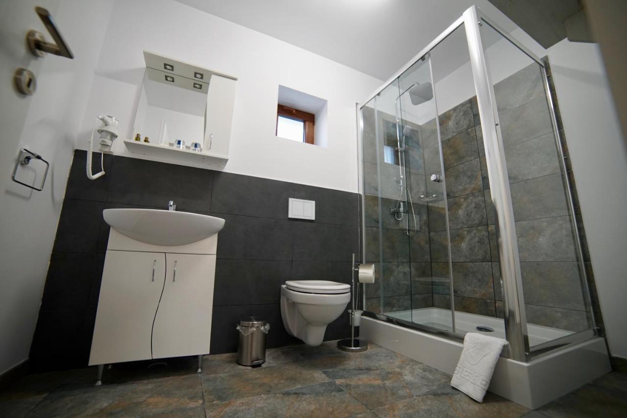 Pensiunea Rustic Hunedoara Ngoại thất bức ảnh